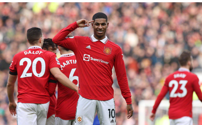 其背後更有 其背後更有